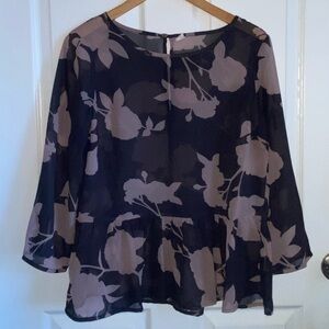 Women’s Old Navy Sheer Peplum shell top in Grey and Pink size M